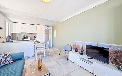 Croix du Sud: Pavimentazione, Mobilia, Interior Design, Pavimento, Soffitto, Appartamento, Divano, Camera, Casa, Soggiorno