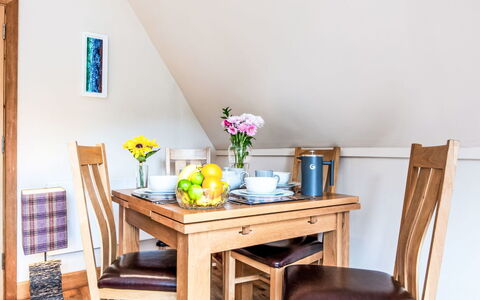 Glengarry Combi: Mobilia, Pavimentazione, Interior Design, Legna, Pavimento, Sedia, Pavimento In Legno, Tavolo, Cucina & Sala Da Pranzo Tavolo, Sala Da Pranzo