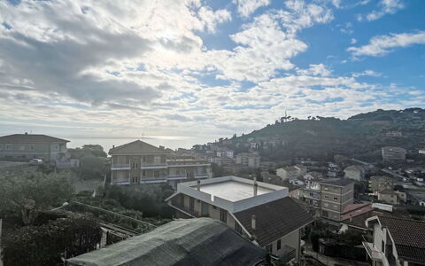 Ariel: Cielo, Giorno, Tetto, Zona Residenziale, Casa, Mattina, Sobborgo, Balcone