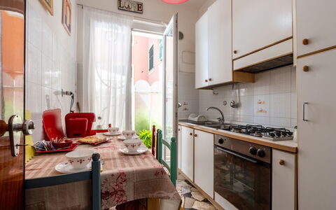 A Cà du Piero: Appartamento, Pavimentazione, Interior Design, Casa, Pavimento, Mobilia, Porta, Apparecchio Major, Elettrodomestico Da Cucina, Cucina