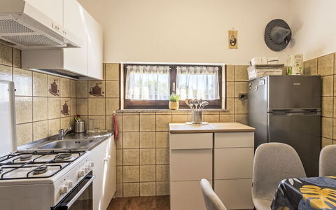 Francesco: Cucina, Apparecchio Major, Elettrodomestico Da Cucina, Controsoffitto, Interior Design, Mobilia, Legna, Pavimentazione, Cabinetry, Pavimento