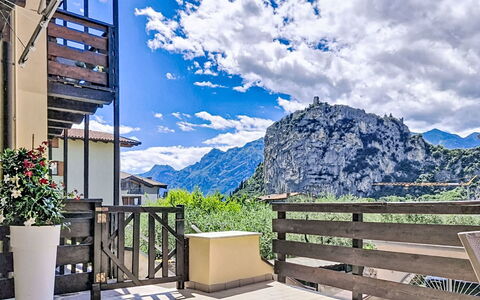 Edera: Montagna, Collina, Catena Montuosa, Hill Station, Balcone, Valle, Cresta, Alpi, Recinzione, Portico