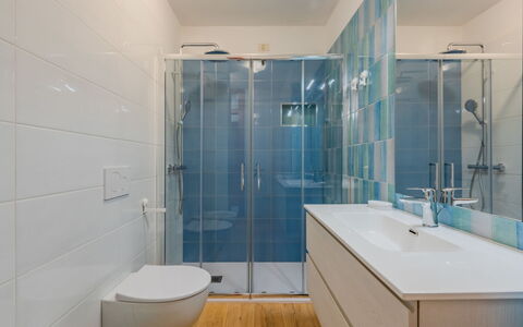 Edera: Bagno, Pavimentazione, Idraulico Fixture, Pavimento, Interior Design, Lavandino Del Bagno, Lavello, Rubinetto, Idraulico, Piastrella