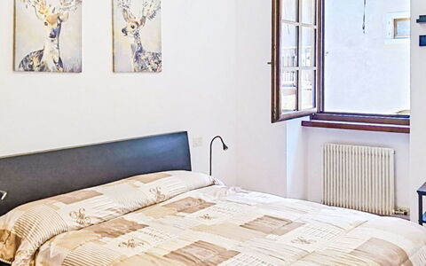Edera: Letto, Mobilia, Interior Design, Bedding, Camera Da Letto, Lenzuolo, Pavimento, Parete, Pavimentazione, Camera