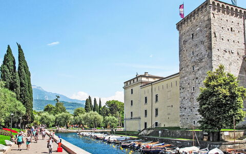 Edera: Acqua, Alveo, Waterway, Canale, Banca, Attrazione Turistica, Lago, Fiume, Canale, Barca