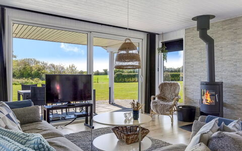Susianna - 550M from the Sea: Pavimentazione, Mobilia, Soffitto, Casa, Pavimento, Interior Design, Soggiorno, Sedia, Divano