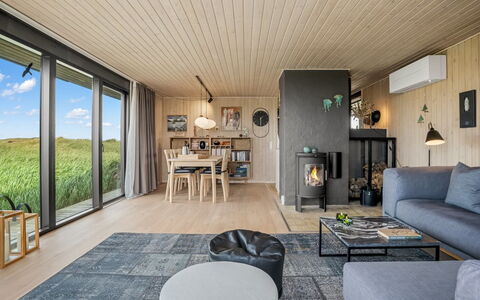 Beatrice - 350M from the Sea: Legna, Interior Design, Mobilia, Pavimentazione, Pavimento, Casa, Soffitto, Soggiorno, Pavimento In Legno, Divano