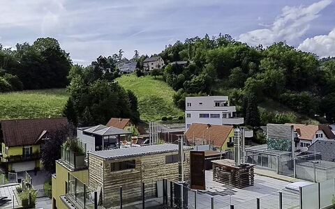 Goldener Turm: Zona Residenziale, Tetto, Casa, Urban Design, Balcone, Appartamento, Pendenza