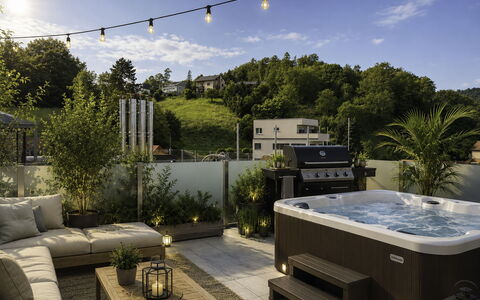 Goldener Turm: Mobilia, Vaso Di Fiori, Vasca Da Bagno, Mobili Da Esterno, Sedia, Ricorrere, Pianta Della Casa, Eco Hotel, Piscina