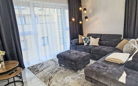 The Penthouse 5: Mobilia, Interior Design, Pavimentazione, Pavimento, Divano, Appartamento, Tessile, Camera, Soffitto, Soggiorno