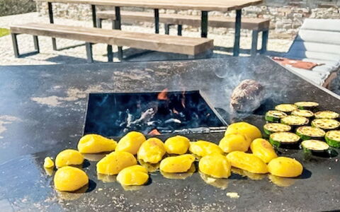 Pod Hvězdami: Cibo, Cucinando, Mobili Da Esterno, Tavolo Esterno, Barbecue, Calore, Tavolo Da Picnic