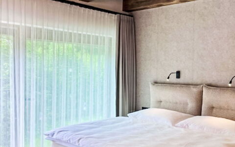 Pod Hvězdami: Interior Design, Legna, Pavimentazione, Pavimento, Mobilia, Soffitto, Illuminazione, Camera Da Letto, Letto, Lampada