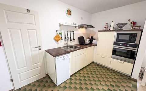 Friesenwohnung: Pavimentazione, Cucina, Elettrodomestico Da Cucina, Pavimento, Legna, Apparecchio Major, Cucina Stufa, Interior Design, Controsoffitto, Cabinetry