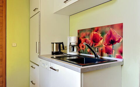 Schömbs: Controsoffitto, Cucina, Elettrodomestico Da Cucina, Interior Design, Lavandino Della Cucina, Pavimentazione, Apparecchio Major, Cabinetry, Mobilia, Idraulico Fixture