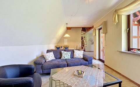 Schömbs: Mobilia, Interior Design, Pavimentazione, Pavimento, Divano, Camera, Soffitto, Legna, Soggiorno, Illuminazione