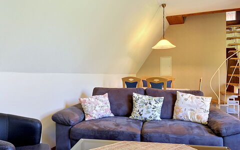 Schömbs: Mobilia, Interior Design, Pavimentazione, Pavimento, Divano, Parete, Camera, Soffitto, Legna, Soggiorno