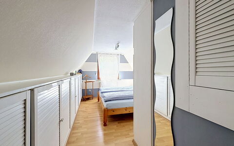Schömbs: Pavimentazione, Pavimento, Interior Design, Soffitto, Camera, Appartamento, Pavimento In Legno, Camera Da Letto, Letto, Latifoglie