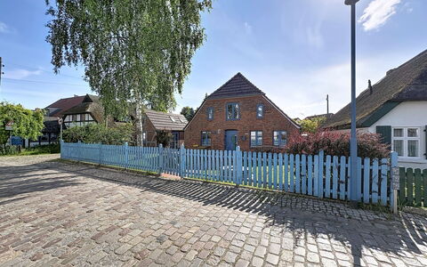 Dat Fischerhus: Casa, Zona Residenziale, Casa, Insediamento Umano, Villetta, Recinzione, Driveway, Pole, Home Scherma, Sobborgo