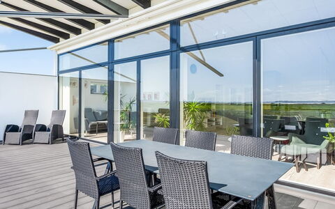 Jorkin - 150M from the Sea: Tetto, Casa, Casa, Villetta, Porta, Raccordo, Deck, Portico, Plank, Latifoglie