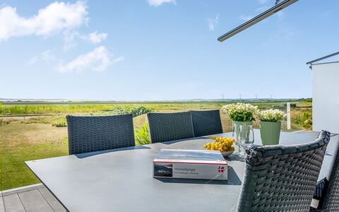 Jorkin - 150M from the Sea: Tetto, Casa, Casa, Villetta, Porta, Raccordo, Deck, Portico, Plank, Latifoglie