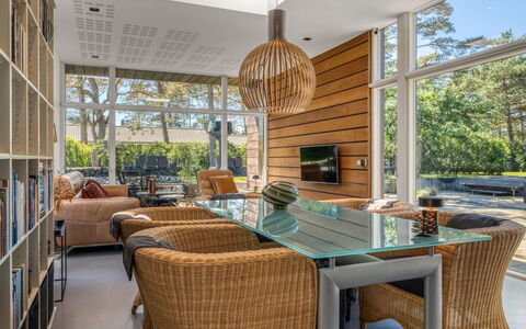 Dagny - 300M from the Sea: Mobilia, Interior Design, Sedia, Pavimentazione, Tavolo, Legna, Pavimento, Cucina & Sala Da Pranzo Tavolo, Soffitto, Sala Da Pranzo