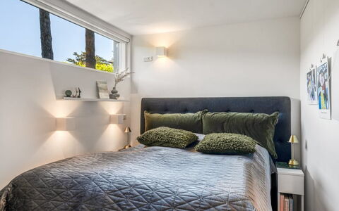 Dagny - 300M from the Sea: Letto, Mobilia, Interior Design, Camera Da Letto, Bedding, Parete, Lenzuolo, Soffitto, Biancheria, Camera