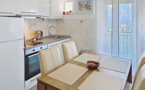 Emma: Mobilia, Interior Design, Pavimentazione, Pavimento, Legna, Camera, Tavolo, Elettrodomestico Da Cucina, Cucina, Cucina & Sala Da Pranzo Tavolo