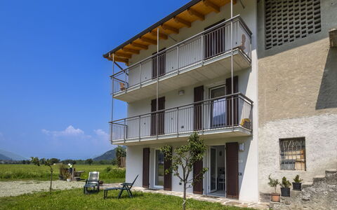Isola Verde Garden Home: Casa, Lotto, Portico, Balcone, Villetta, Prato, Estate, Shade, Agriturismo, Cortile