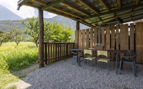 Isola Verde Garden Home: Catena Montuosa, Shade, Giardino, Portico, Valle, Latifoglie, Cresta, Color Legno, Landscaping, Backyard