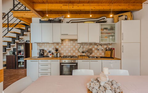 Giglio: Cucina, Mobilia, Interior Design, Pavimentazione, Controsoffitto, Elettrodomestico Da Cucina, Pavimento, Legna, Apparecchio Major, Soffitto