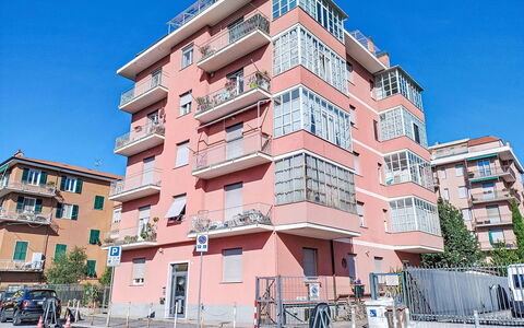Ardesia: Costruzione, Finestra, Appartamento, Zona Urbana, Quartiere, Zona Residenziale, Facciata, Condominio, Urban Design, Insediamento Umano