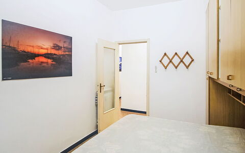 Ardesia: Pavimentazione, Parete, Interior Design, Pavimento, Legna, Camera, Camera Da Letto, Letto, Soffitto, Illuminazione