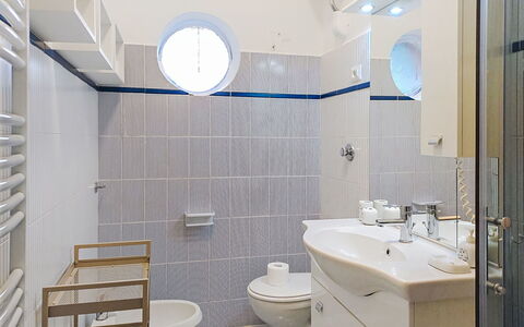 Ardesia: Idraulico Fixture, Bagno, Pavimentazione, Lavandino Del Bagno, Interior Design, Pavimento, Lavello, Rubinetto, Idraulico, Illuminazione