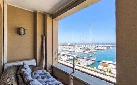 Al Porto: Mare, Moto D'Acqua, Barca, Oceano, Marina, Balcone, Albero, Architettura Navale, Hotel, Nave