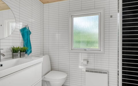 Lucian - from the Sea: Pavimentazione, Idraulico Fixture, Interior Design, Pavimento, Bagno, Idraulico, Lavello, Piastrella, Mobiletto Del Bagno, Rubinetto