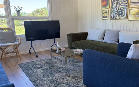 Goce - 300M from the Sea: Mobilia, Pavimentazione, Divano, Pavimento, Legna, Interior Design, Soggiorno, Camera, Casa