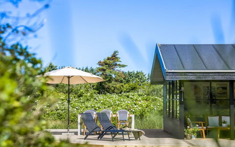 Goce - 300M from the Sea: Arbusto, Villetta, Tetto, Casa, Giardino, Lotto, Edifici Giardino, Groundcover, Porta, Raccordo
