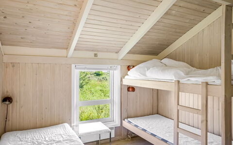 Glennie - 500M from the Sea: Legna, Camera Da Letto, Letto, Letto A Castello, Soffitto, Pavimento, Interior Design, Pavimentazione, Telaio Del Letto, Mobilia
