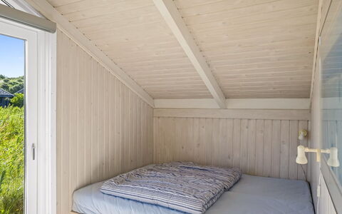 Glennie - 500M from the Sea: Legna, Pavimento, Soffitto, Casa, Camera Da Letto, Letto, Biancheria, Latifoglie, Color Legno, Telaio Del Letto