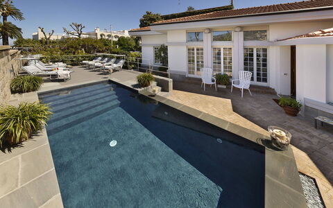 Villa Clara: Piscina, Ricorrere, Giochi D'Acqua, Estate, Giardino, Dimora, Cortile, Villa, Eco Hotel, Landscaping