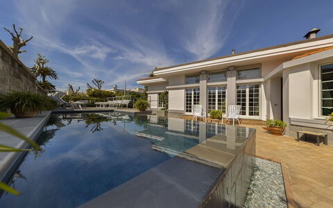 Villa Clara: Architettura, Casa, Piscina, Materiale Composito, Estate, Giochi D'Acqua, Dimora, Ricorrere, Villa, Eco Hotel