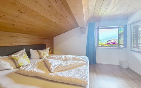 Holzegger: Interior Design, Casa, Soffitto, Camera, Camera Da Letto, Hotel, Pavimento In Legno, Latifoglie, Letto, Bedding
