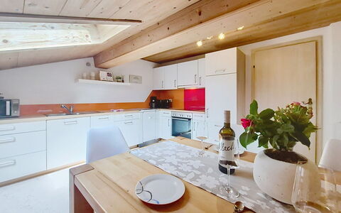 Holzegger: Interior Design, Legna, Pavimentazione, Soffitto, Mobilia, Pavimento, Camera, Cucina, Controsoffitto, Casa