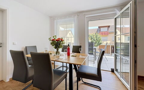 Endingen am Kaiserstuhl 100: Mobilia, Interior Design, Pavimentazione, Pavimento, Tavolo, Sedia, Cucina & Sala Da Pranzo Tavolo, Sala Da Pranzo, Camera, Pavimento In Legno