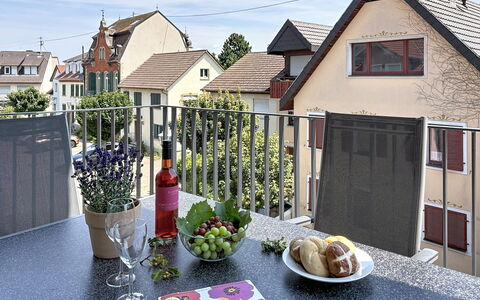 Endingen am Kaiserstuhl 100: Casa, Urban Design, Balcone, Appartamento, Vaso Di Fiori, Pianta Della Casa, Portico, Sedia, Mobili Da Esterno, Dipingere