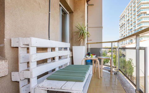 Ribera: Mobilia, Legna, Mobili Da Esterno, Pavimento, Pavimentazione, Appartamento, Balcone, Sedia, Color Legno, Latifoglie