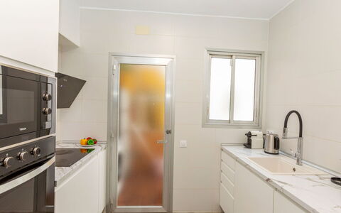 Ribera: Pavimentazione, Apparecchio Major, Parete, Pavimento, Interior Design, Elettrodomestico Da Cucina, Legna, Controsoffitto, Cucina, Cabinetry