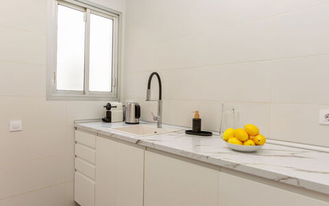 Ribera: Pavimentazione, Controsoffitto, Interior Design, Pavimento, Cucina, Cabinetry, Idraulico Fixture, Rubinetto, Lavello, Casa