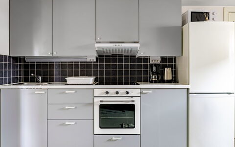 Odal: Elettrodomestico Da Cucina, Cucina, Controsoffitto, Cabinetry, Apparecchio Major, Cucina Stufa, Elettrodomestico, Interior Design, Pavimentazione, Lavandino Della Cucina