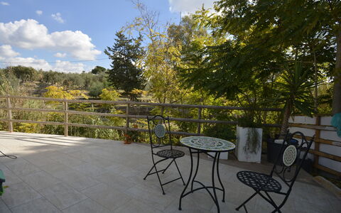 La Dimora di Artemide: Mobilia, Mobili Da Esterno, Sedia, Recinzione, Corrimano, Shade, Tavolo Esterno, Balcone, Landscaping, Deck